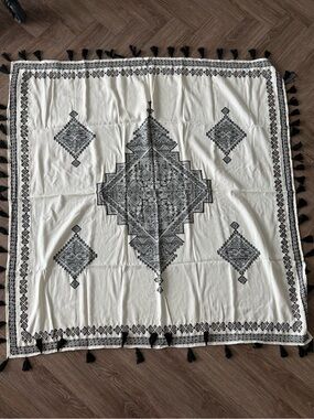 Zara Embroidered Geometric Tassel Throw - Black & White